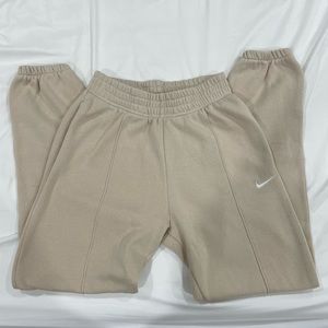 Beige cream Nike sweats with pockets